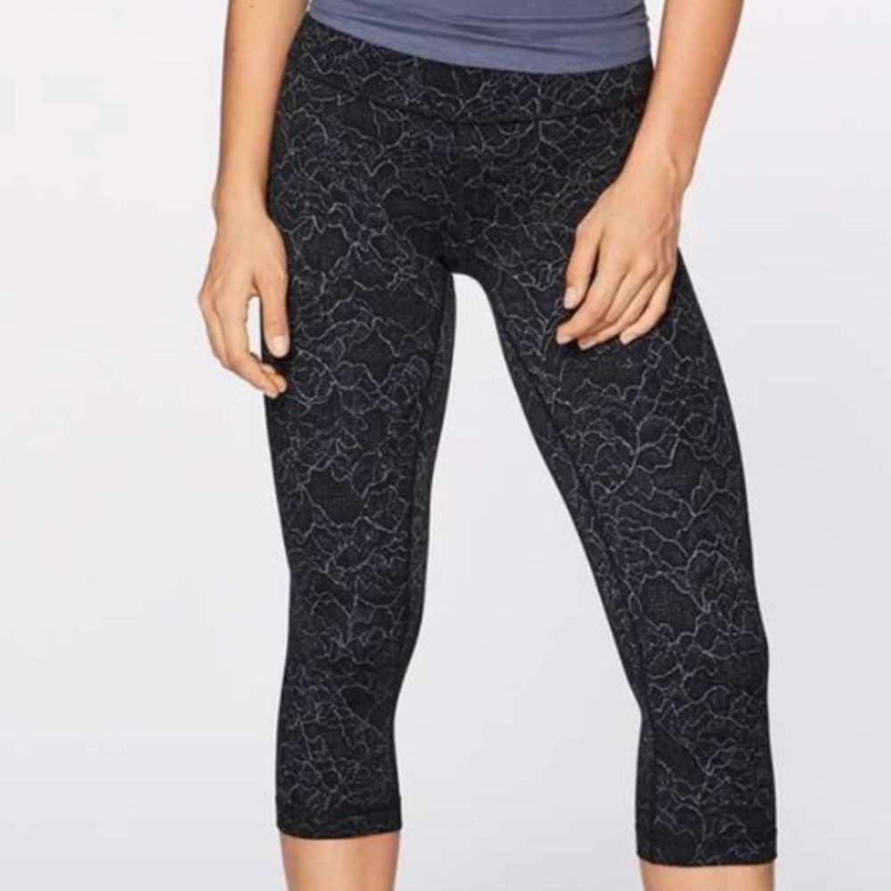 Lululemon Align crops 19" Lacescape sz 4